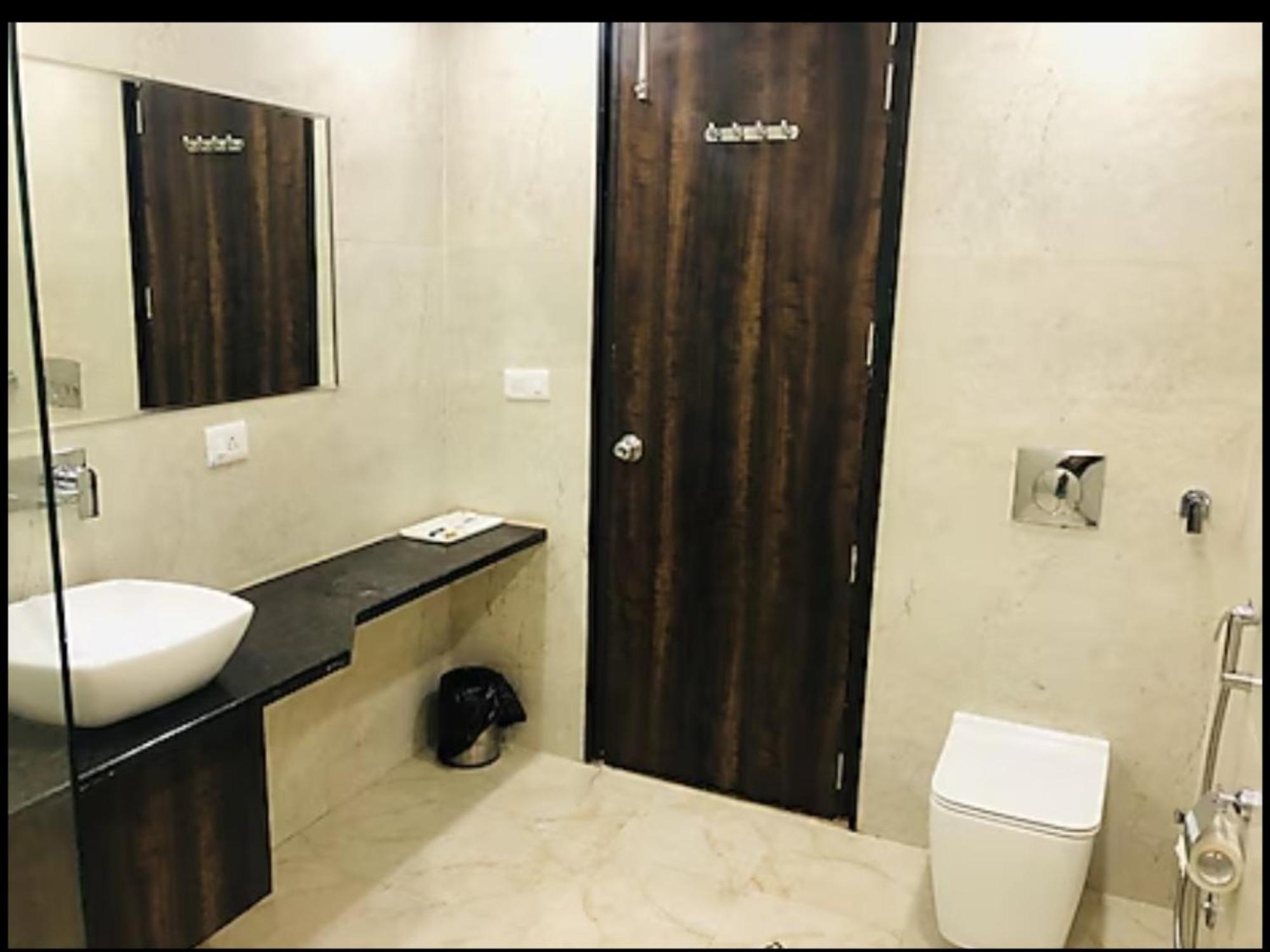 Hotel Royal Palace Hapur Kültér fotó