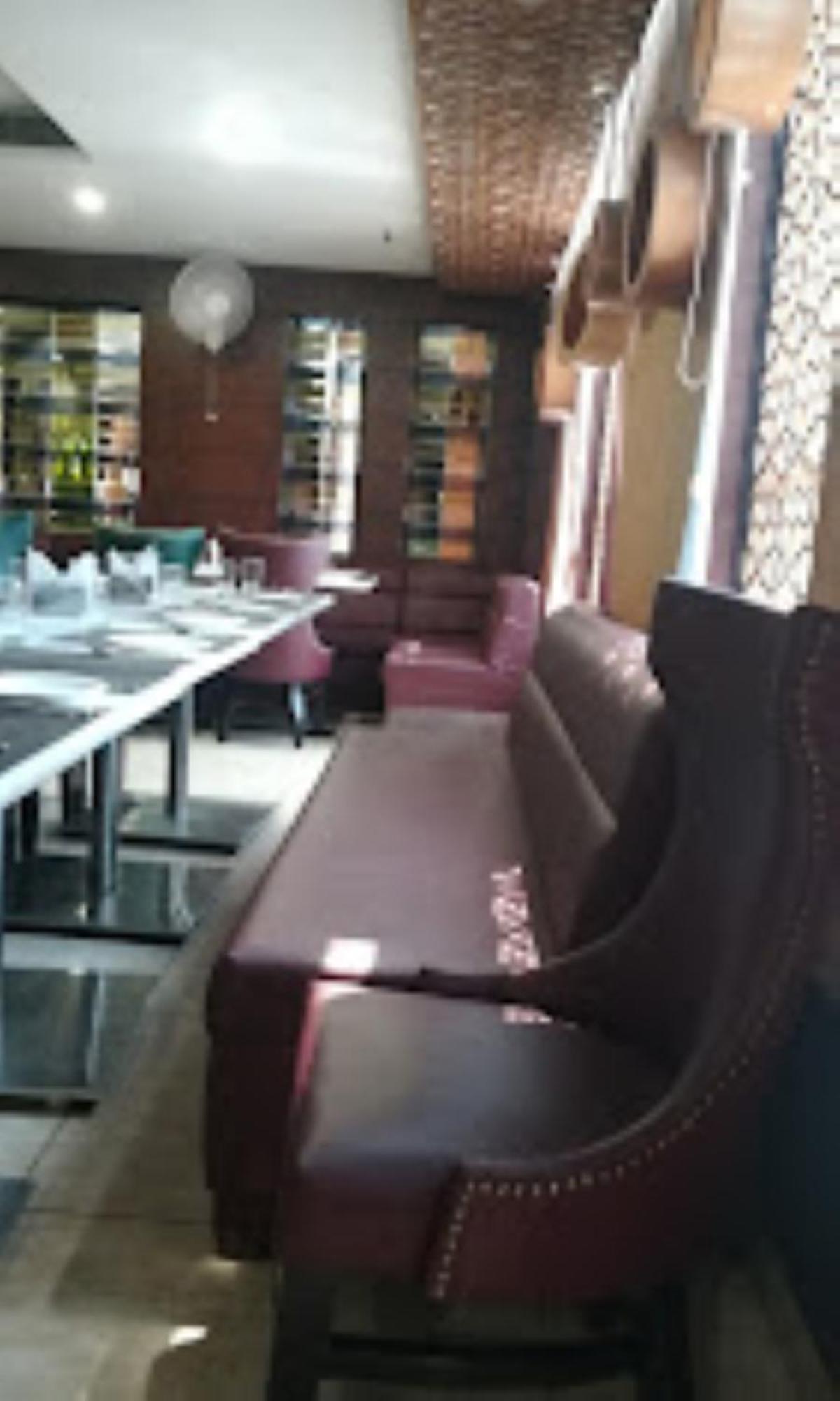 Hotel Royal Palace Hapur Kültér fotó