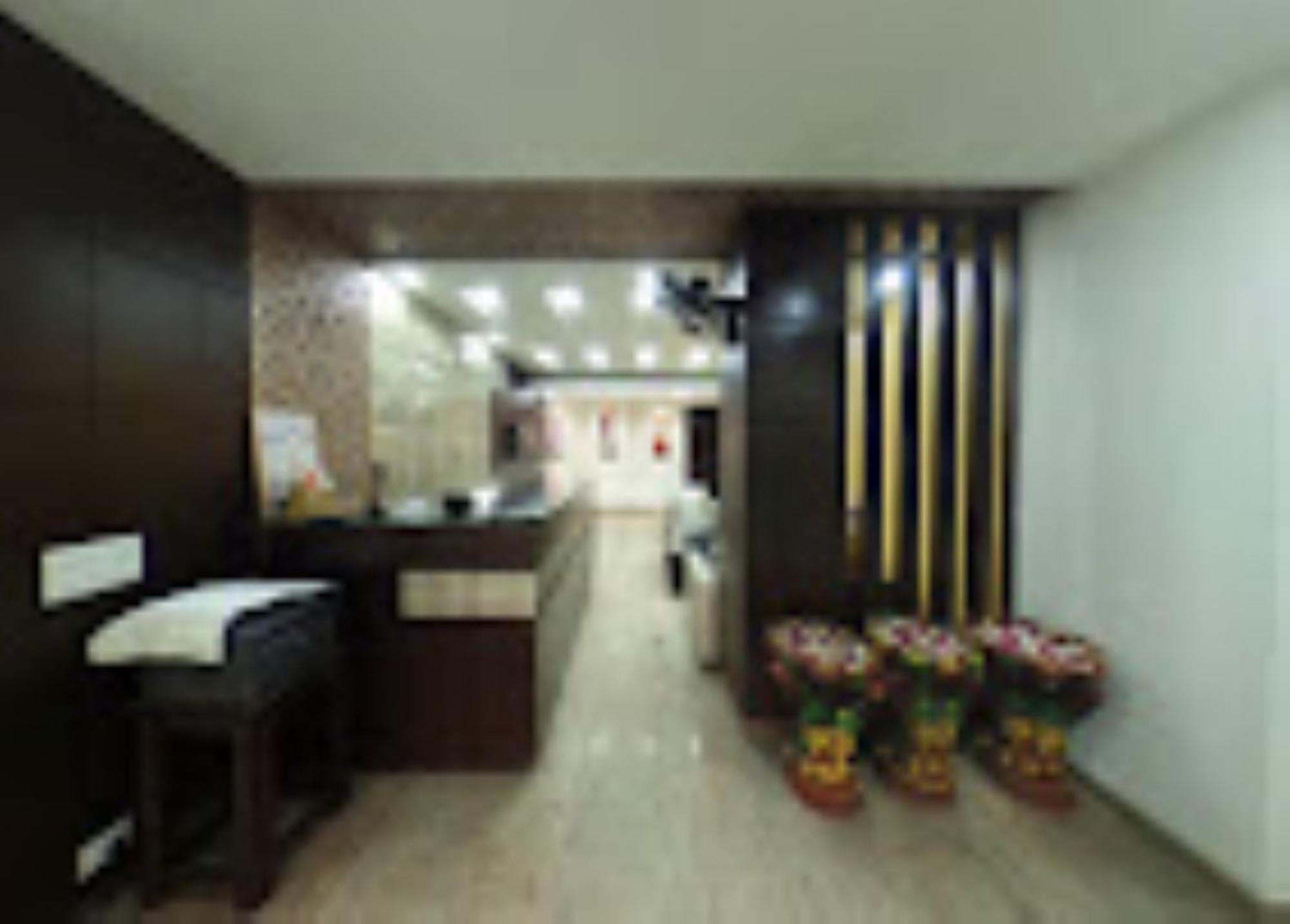 Hotel Royal Palace Hapur Kültér fotó