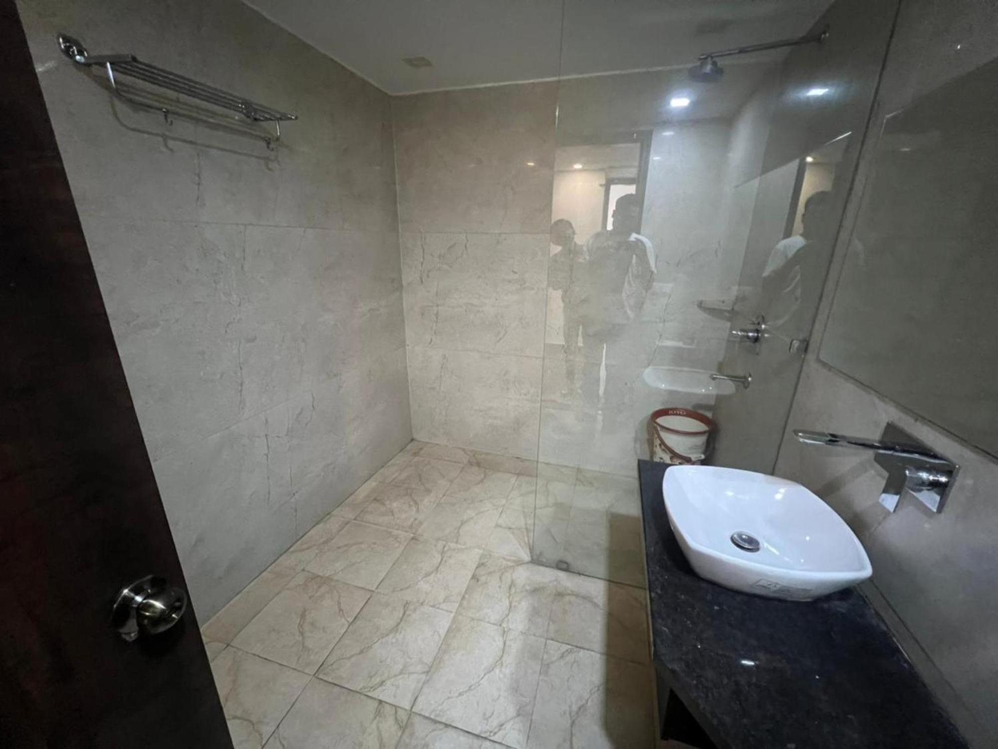 Hotel Royal Palace Hapur Kültér fotó