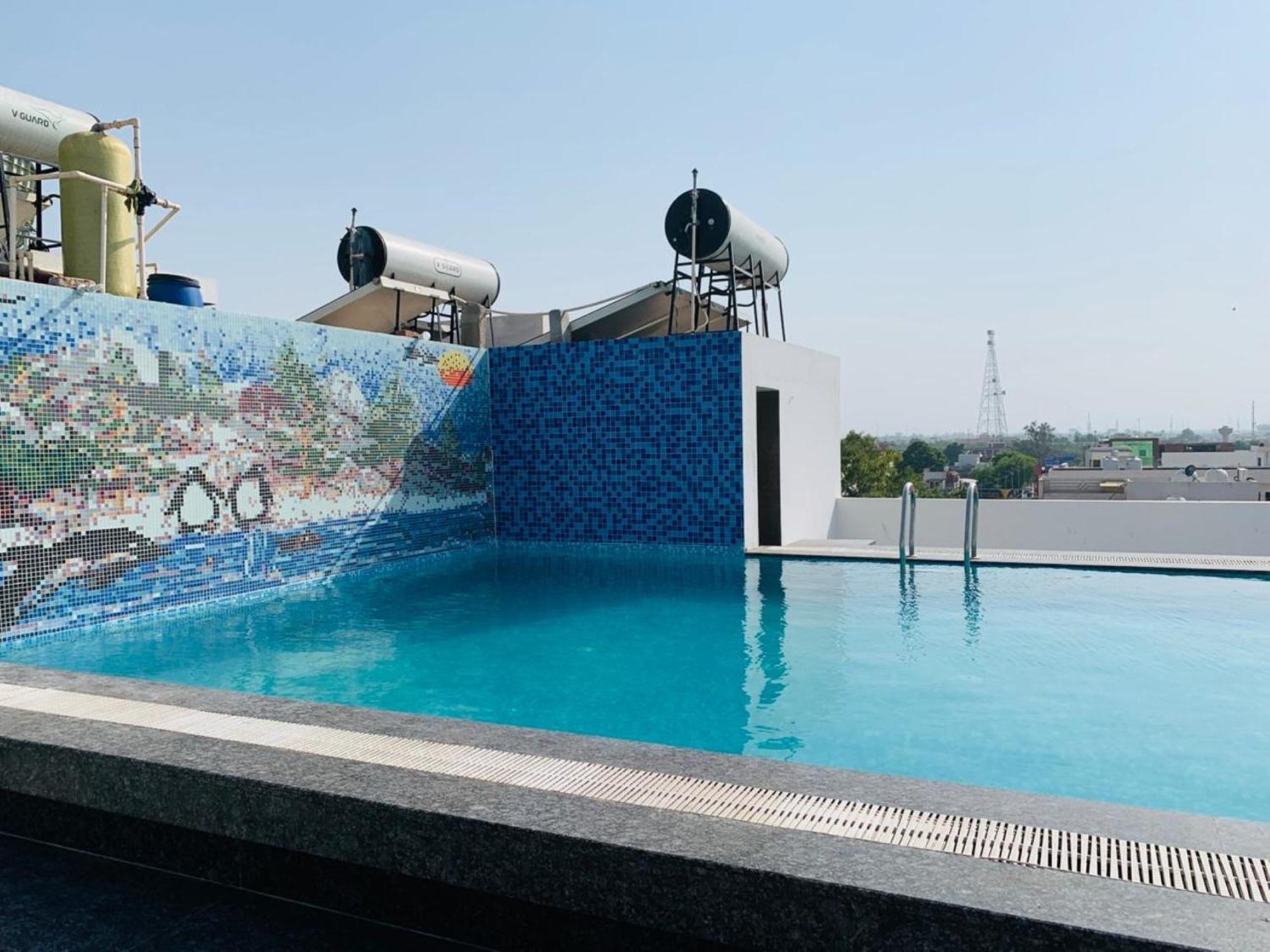 Hotel Royal Palace Hapur Kültér fotó